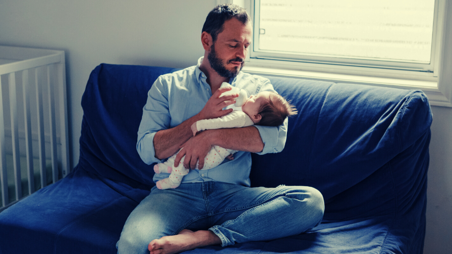 Riposi giornalieri al padre lavoratore anche se la madre è casalinga